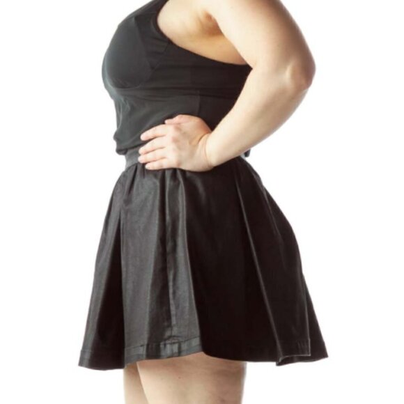 BCBGeneration Black Pleated Flared Skirt - Picture 2 of 3